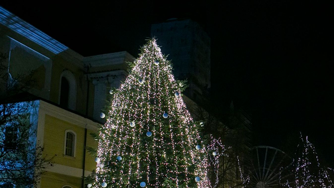 BAON Folytatódik Kecskemét főterén a Téli Fényünnep