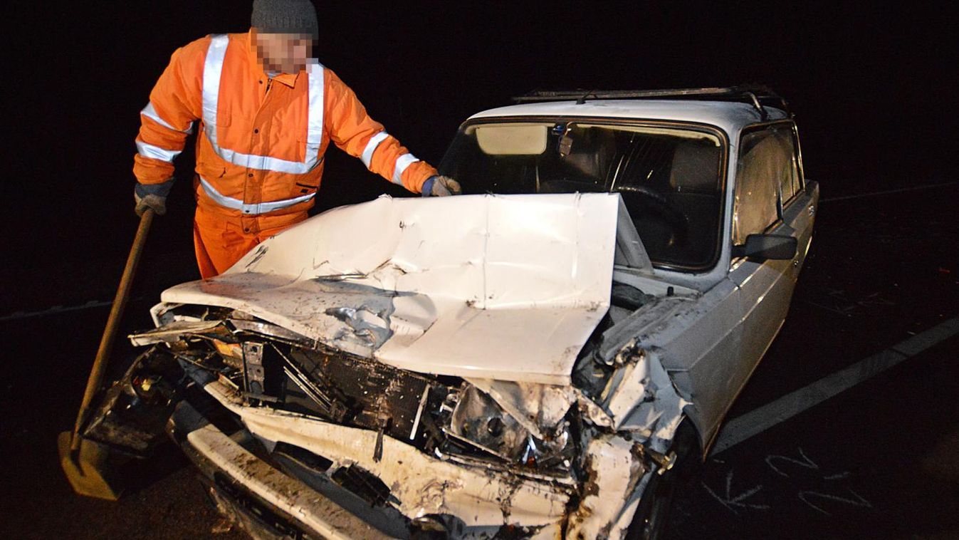 Kisteherautóba rohant a Lada, ketten kórházba kerültek
