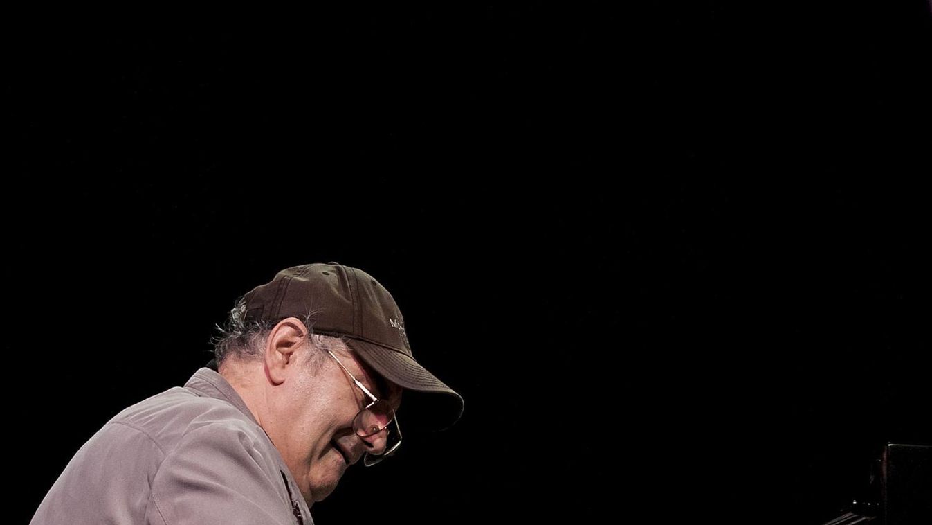 Dzsessztörténeti időutazásra hív Szakcsi Lakatos Béla