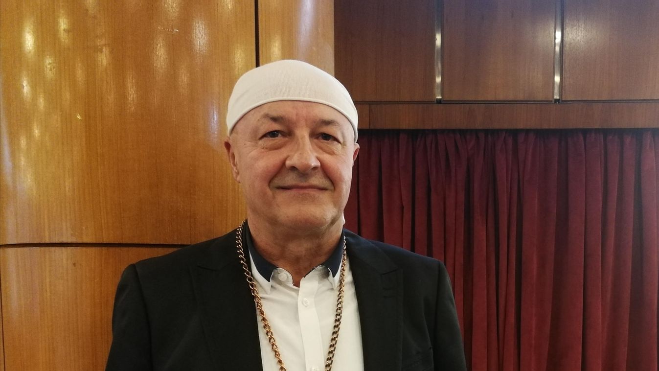 Lovag lett a híres pánsípművész