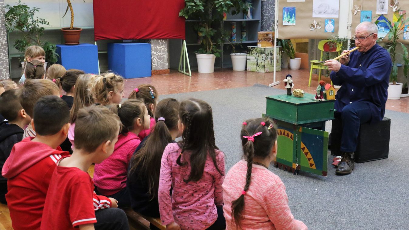 Hatvan iskolába mennek el a cirókások két hónap alatt