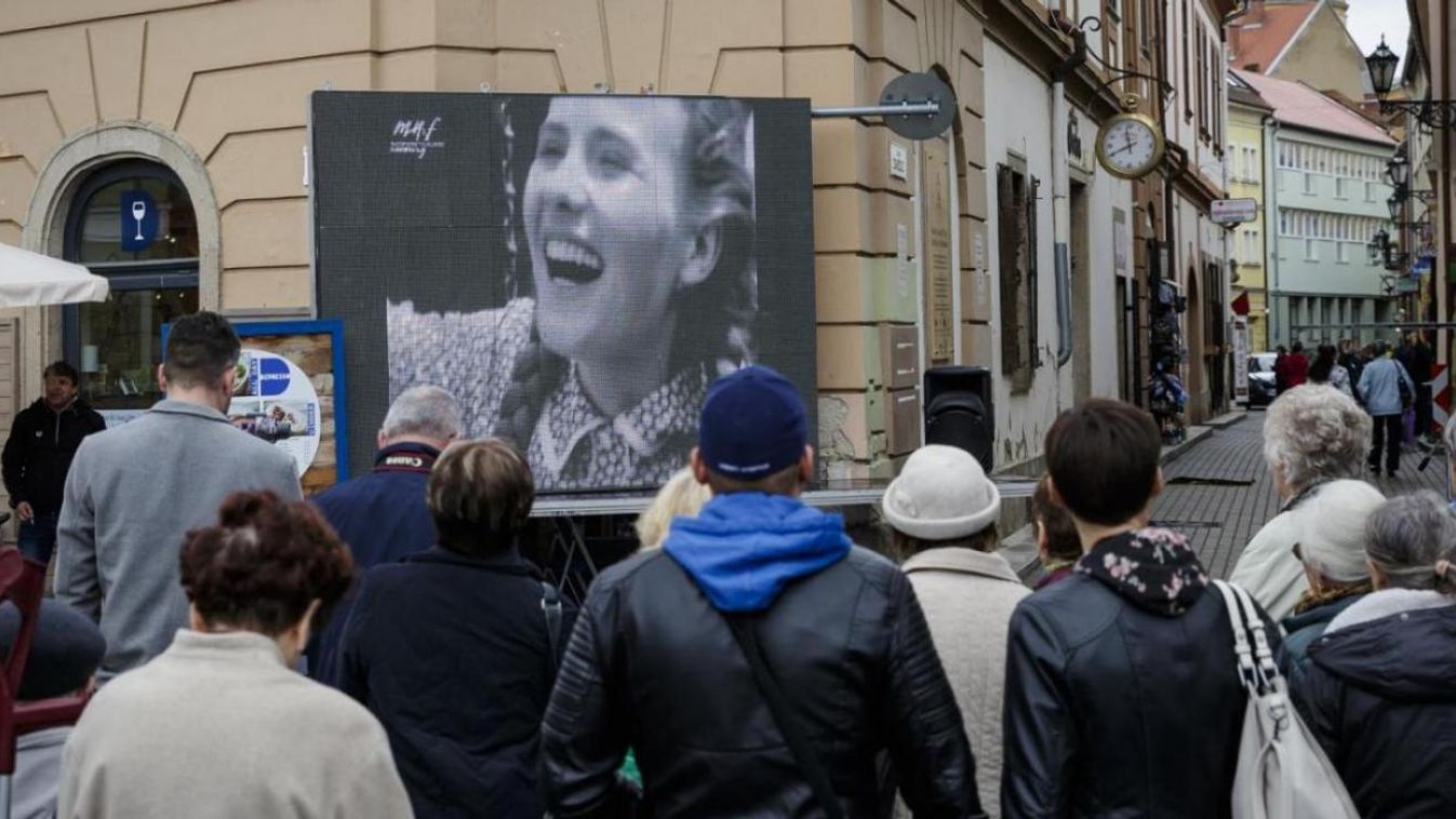 Törőcsik Marié a harmadik csillag az Egri Csillagok Sétányán