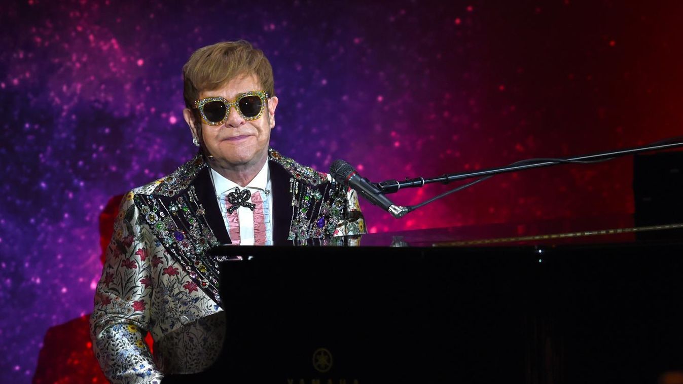 Szomorú hírt jelentett be Elton John