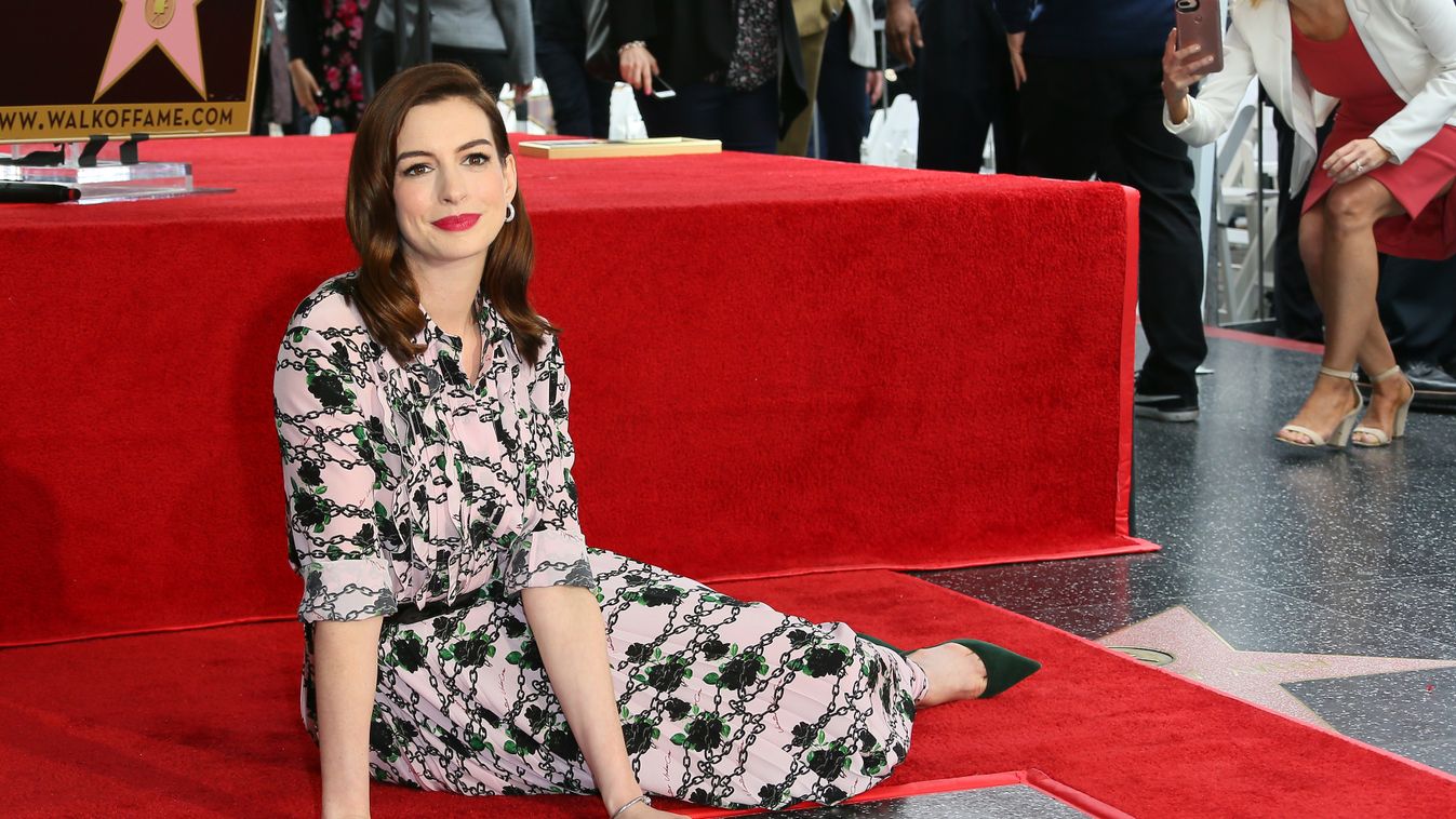 Anne Hathaway is megkapta a jól megérdemelt csillagot