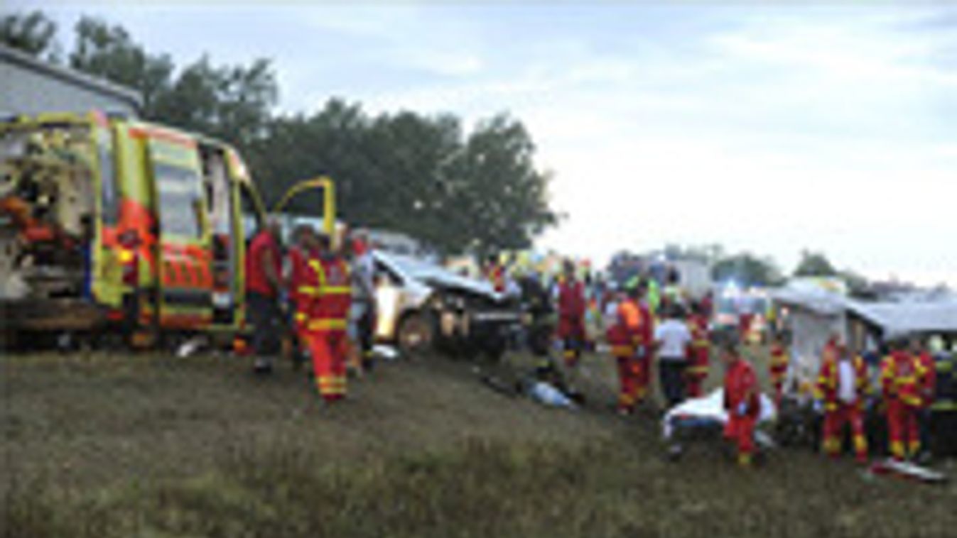 Tömegbaleset az autópályán, hárman meghaltak - fotók
