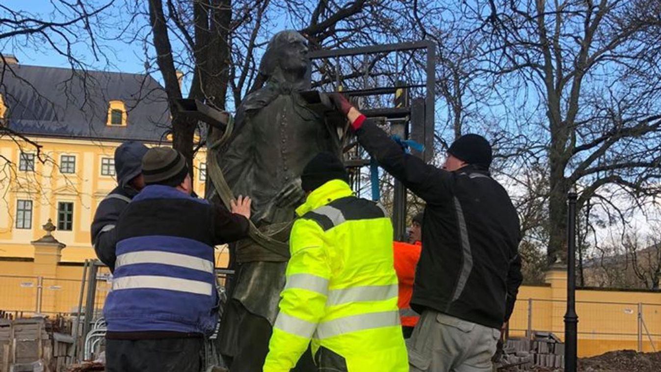 Elvitték a kalocsai Liszt Ferenc szobrot