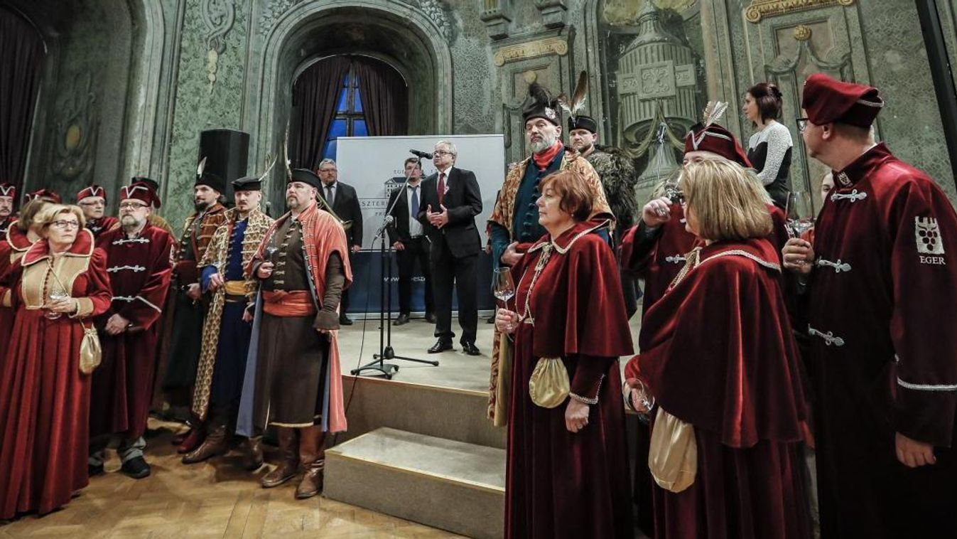 Csillagbontással indult a tavaszi fesztivál