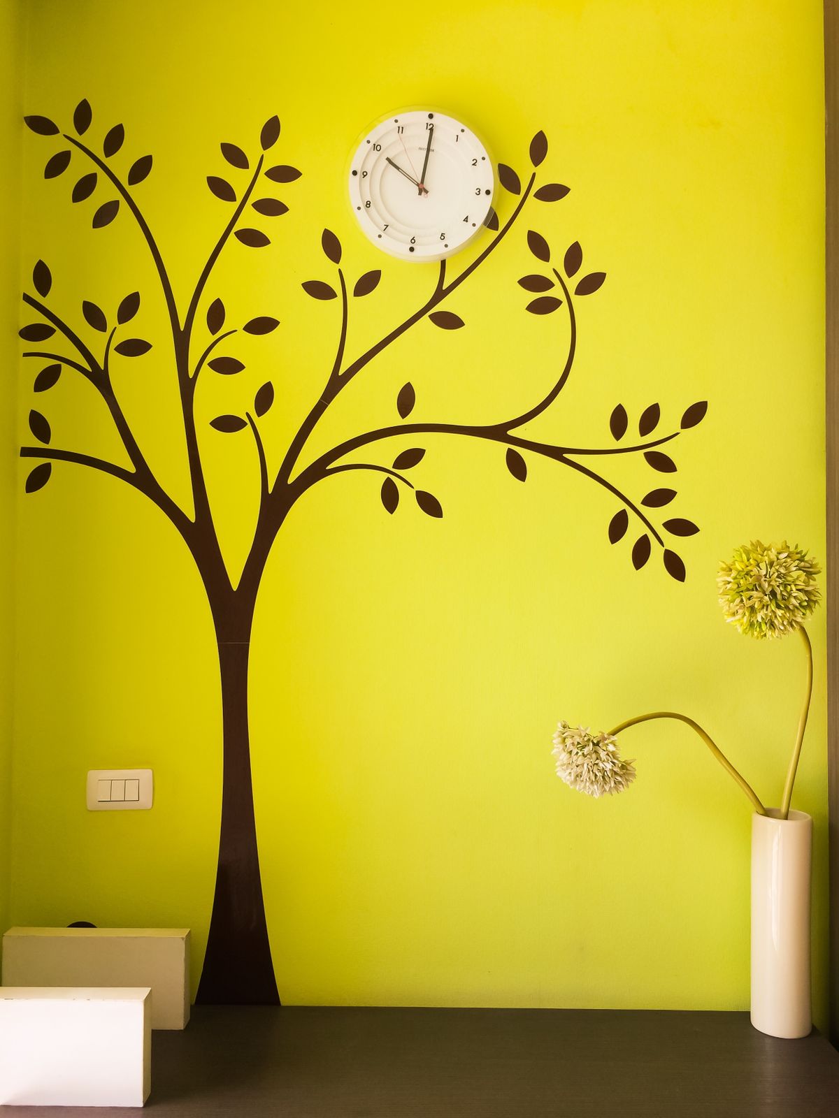 Green,Citron,Color,Wall,With,Black,Tree,Wall,Decal,And
