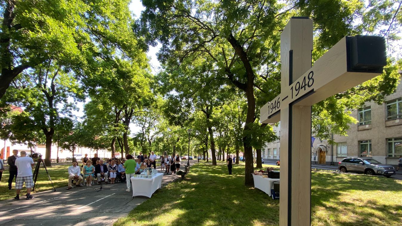 A kitelepített német családoknak állítottak emléket Kecskeméten – galériával
