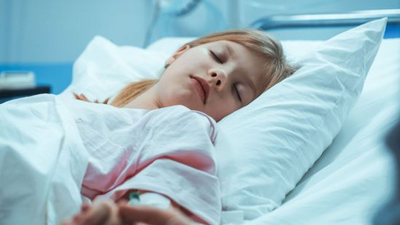 Fejbe szúrta alvó kislányát egy nő Bács-Kiskunban