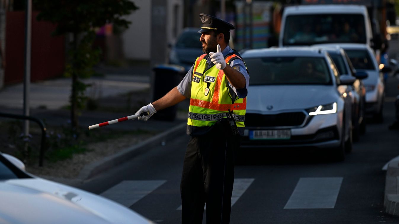 Kétezer rendőr vigyáz a tanulók biztonságára az új tanév kezdetén az iskoláknál
