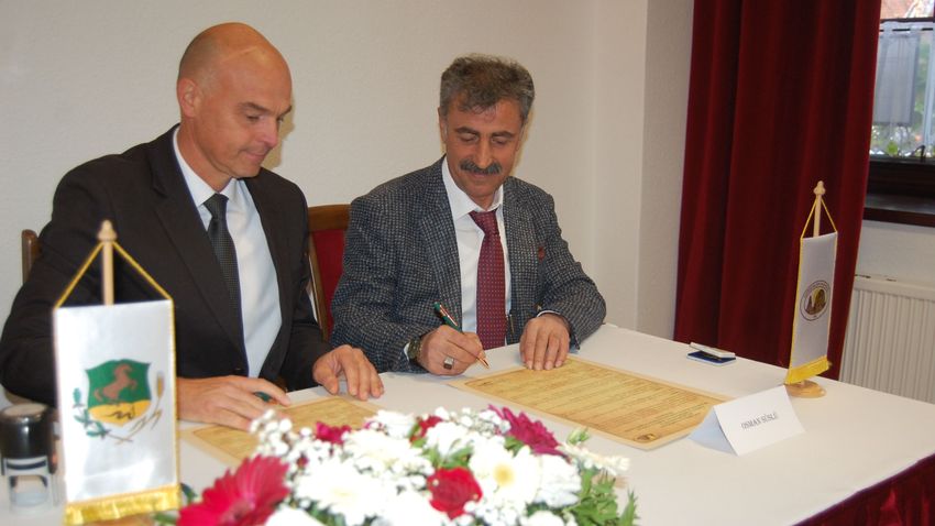 The city of Uchisar in Türkiye has signed a sister settlement agreement with Bocak Fair