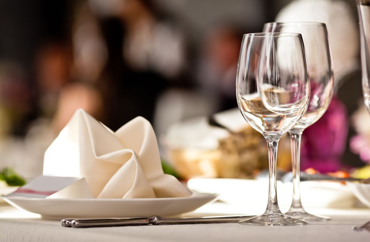 Empty,Glasses,Set,In,Restaurant