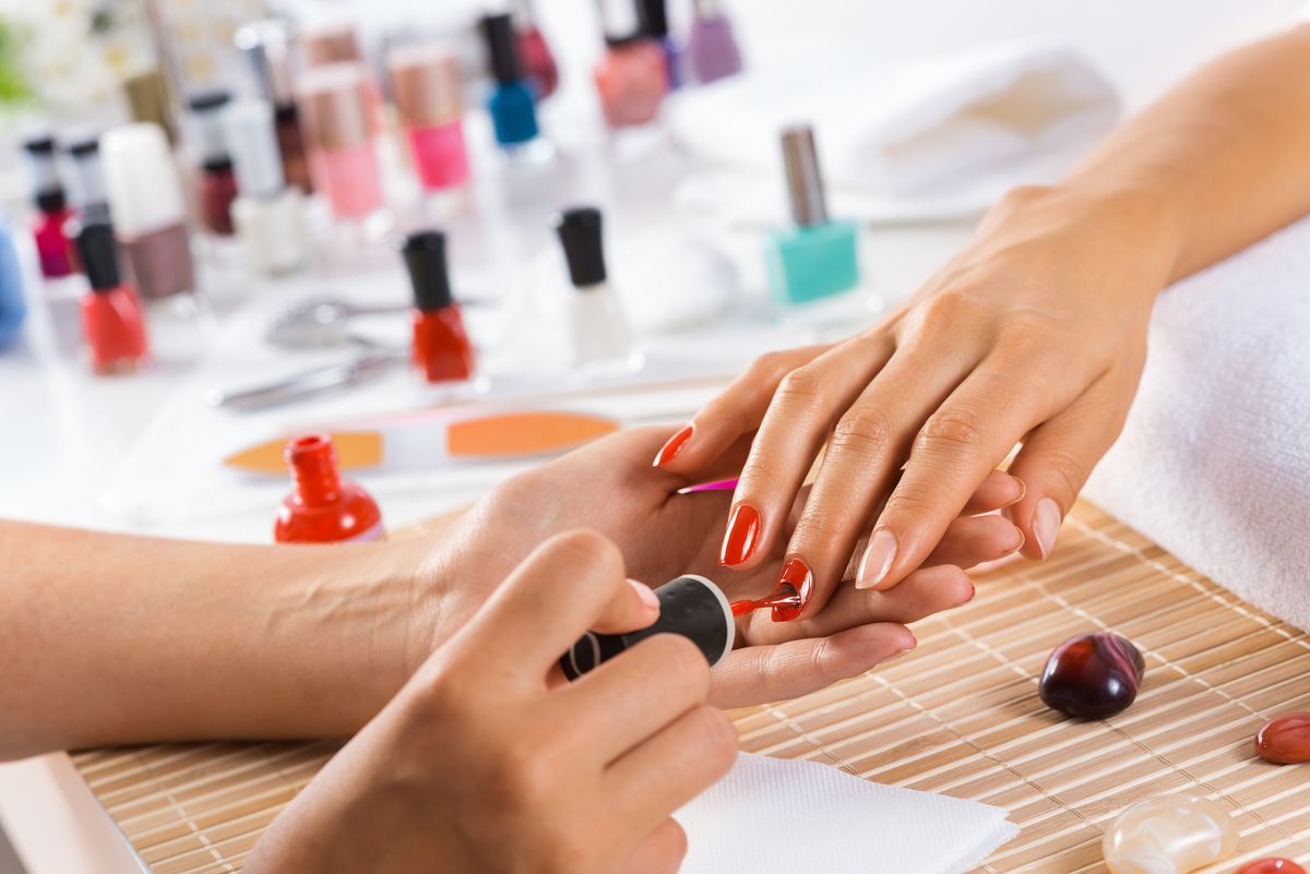 Woman,In,Salon,Receiving,Manicure,By,Nail,Beautician