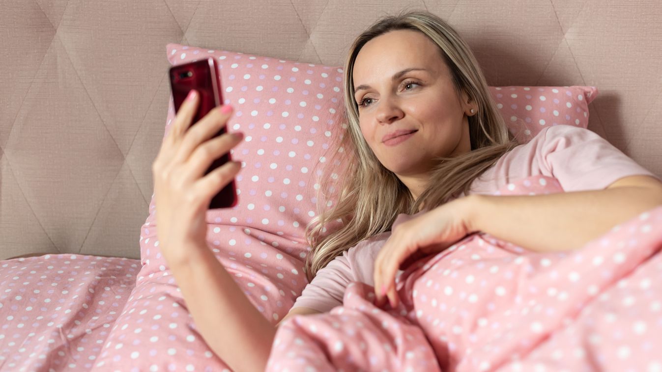 Nagyon kitol magával, ha ébredés után rögtön a telefonjáért nyúl
