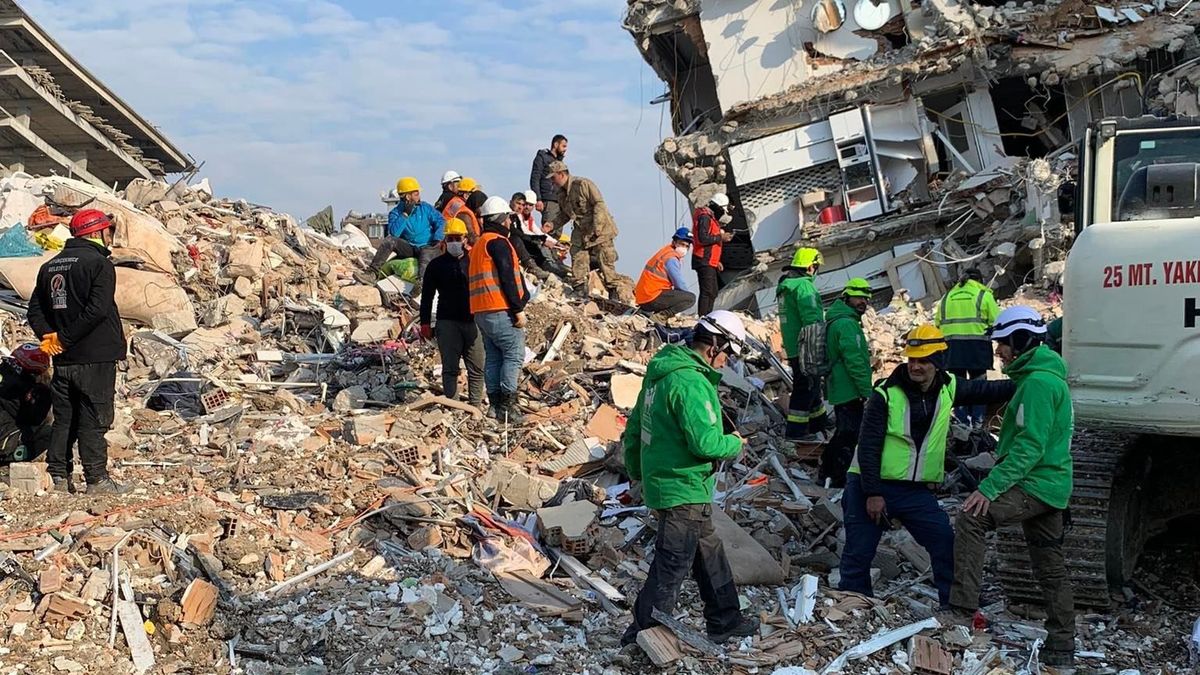 Törökországi földrengés: egy évvel ezelőtt vármegyénk önkéntesei is mentettek életeket – videóval