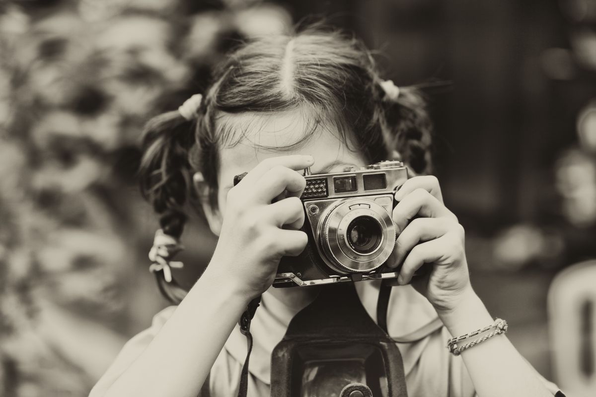 Portrait,Of,A,Little,Girl,With,Camera/,Vintage/,Sepia,/old,Photo/filter