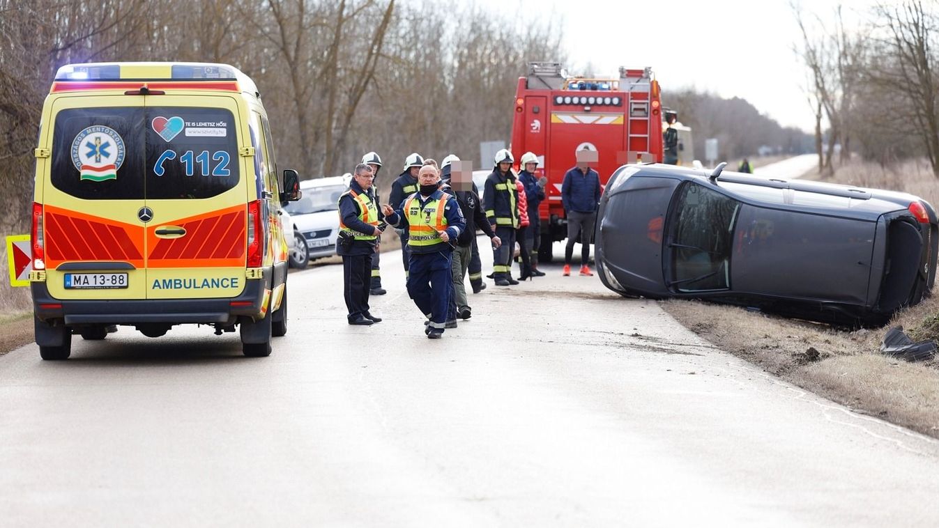 Baon Egy Ember Súlyosan Megsérült Amikor Oldalára Borult Egy Autó Kiskunhalas Határában 