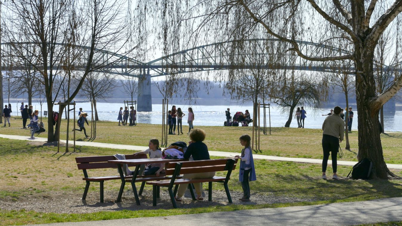 Nyárias melegrekordokkal búcsúzott a március