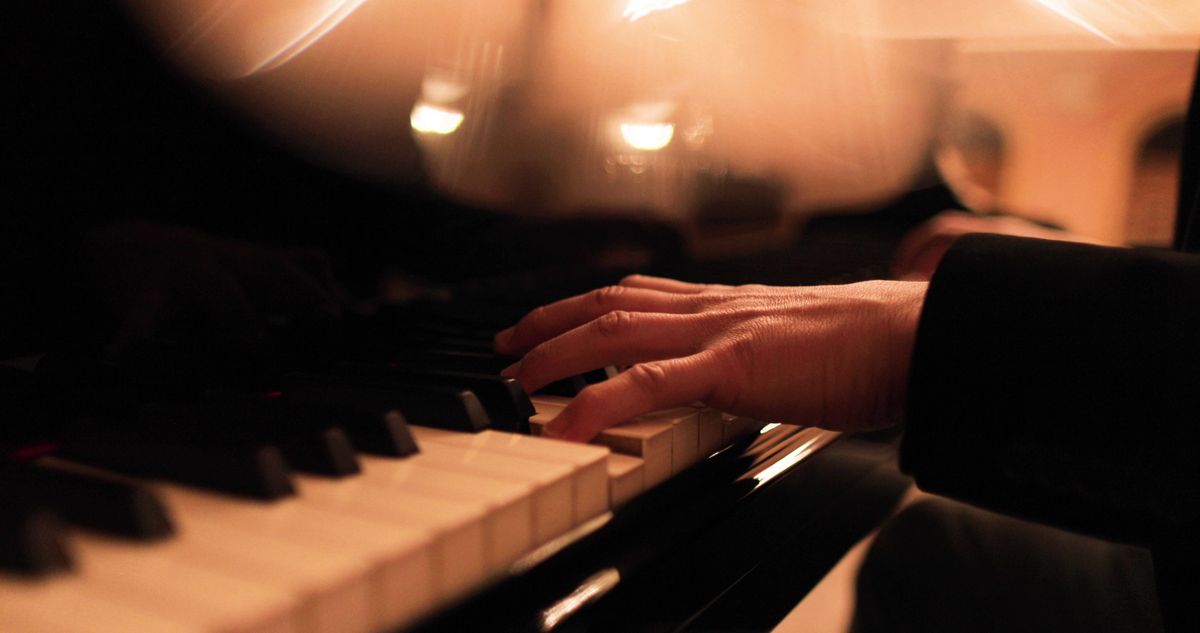 Male,Hands,Playing,The,Piano.,Professional,Piano,Playing,Close-up.