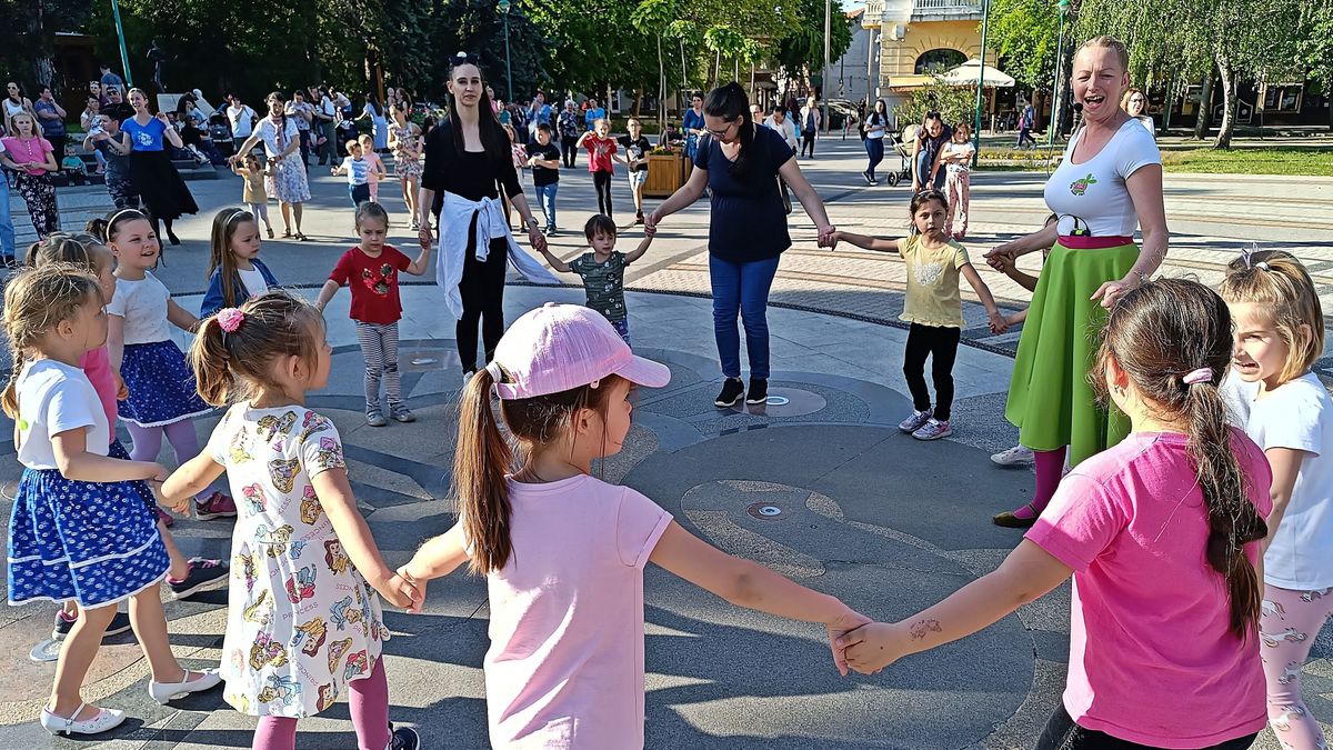 tánc, világnap, flashmob