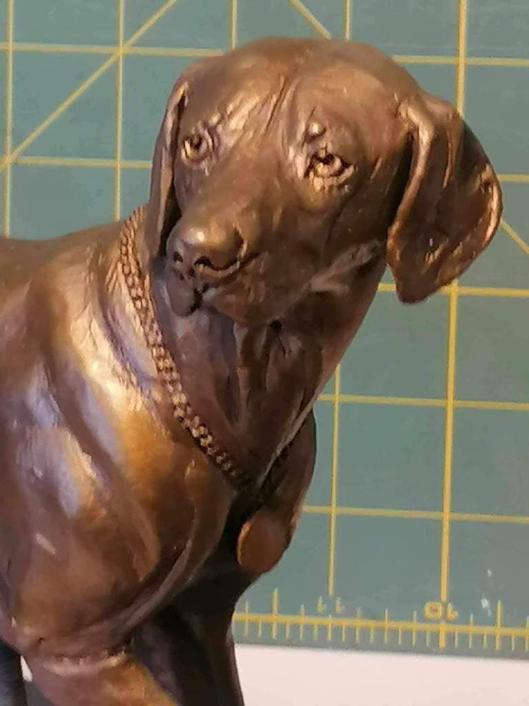 Béla kutya, szobor
