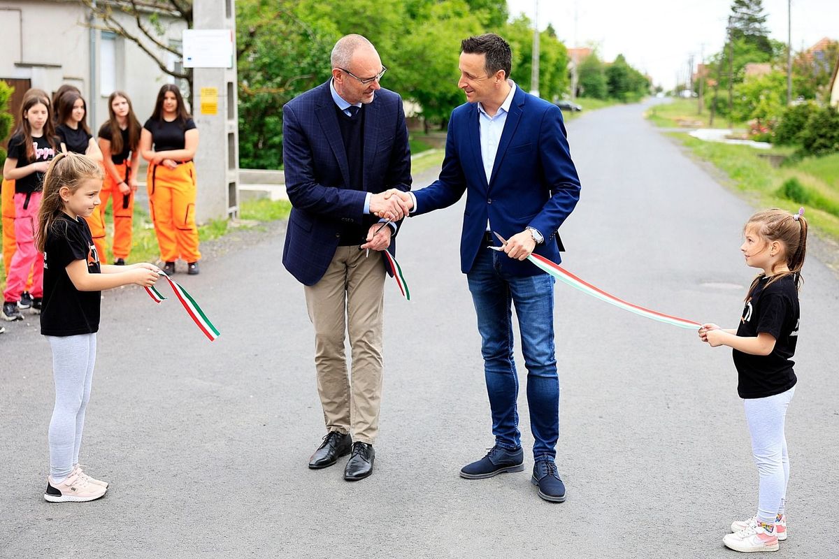 Zsigó Róbert miniszterhelyettes, Baja és térsége országgyűlési képviselője és Kovács László Bácsbokod polgármestere