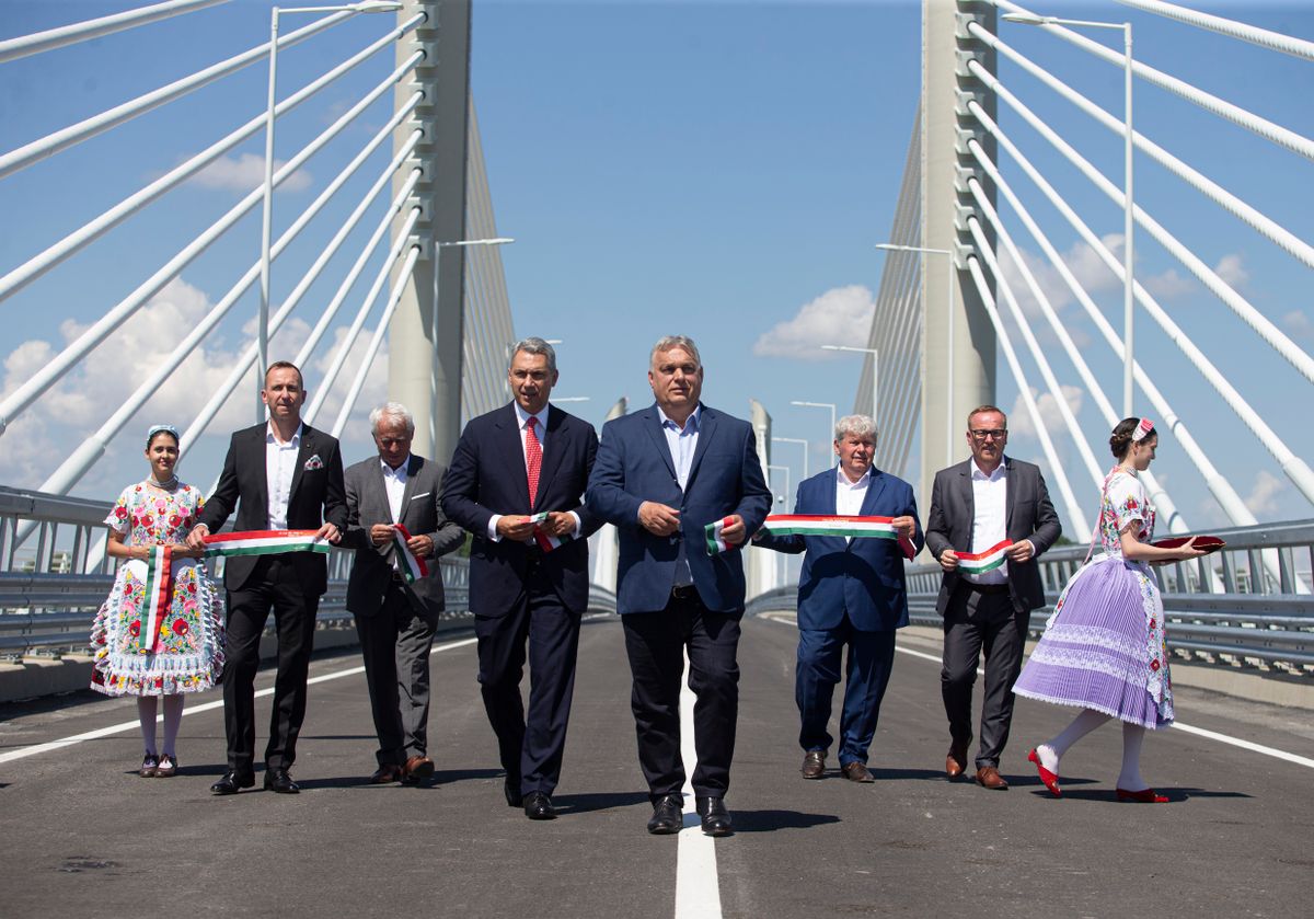 Duna-híd, átadás, beruházás