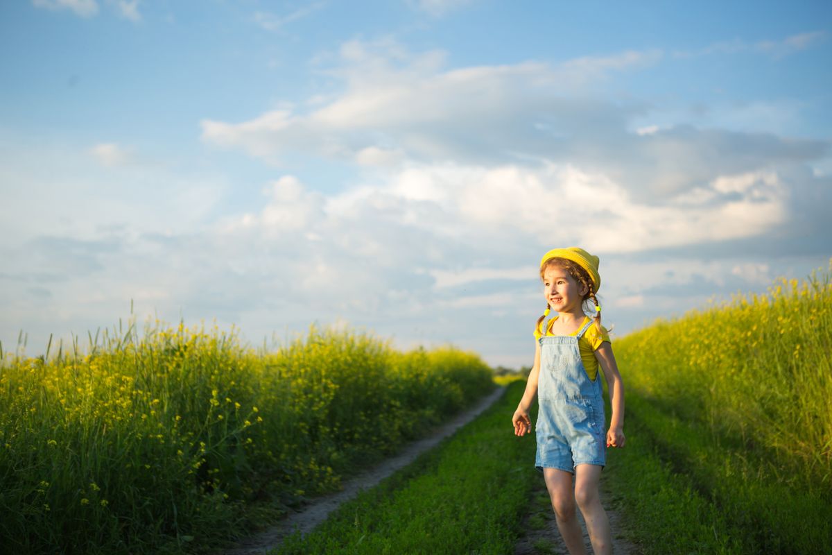 Cheerful,Girl,In,A,Yellow,Hat,In,A,Summer,Field