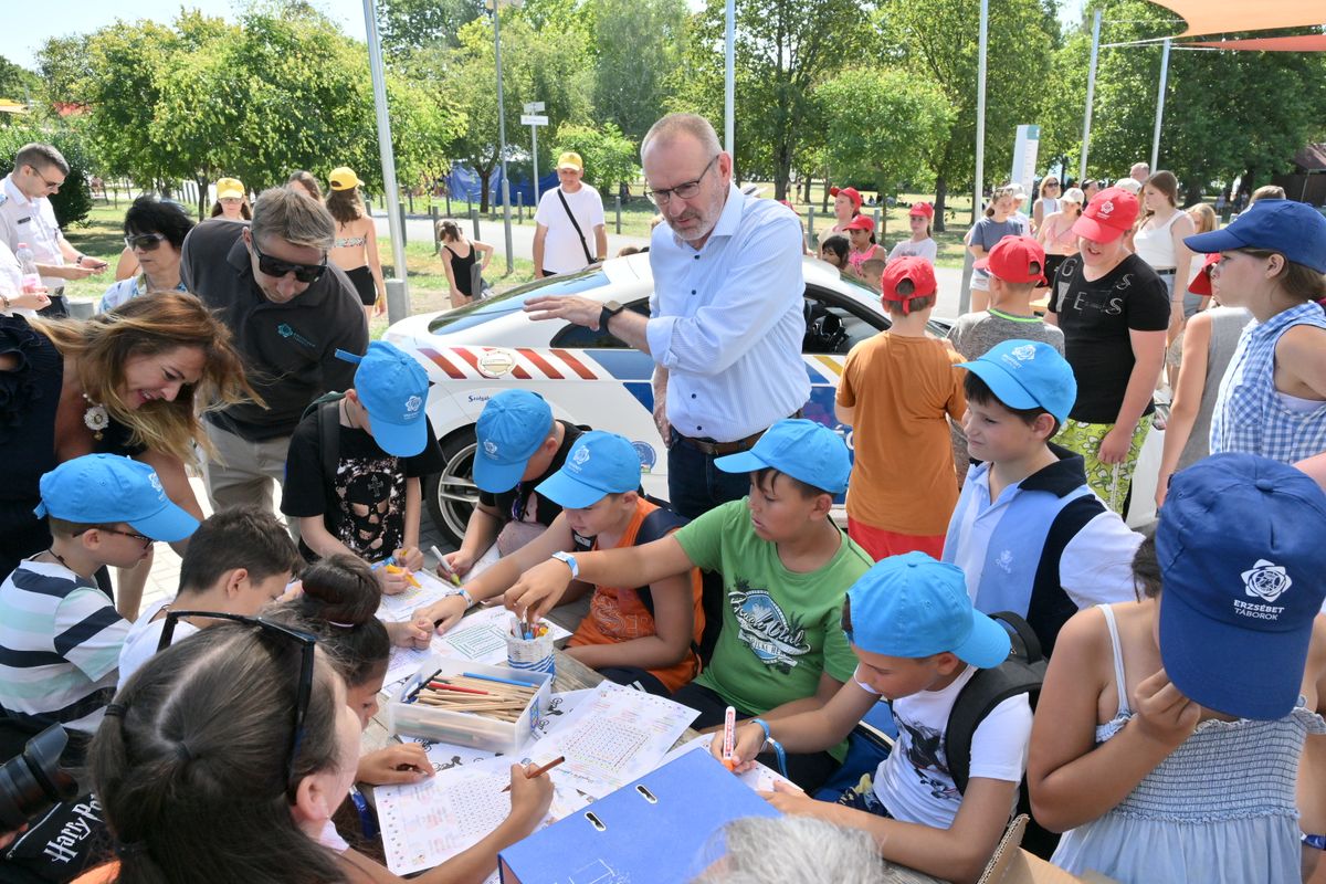 Baja, Zsigó Róbert, nyári tábor