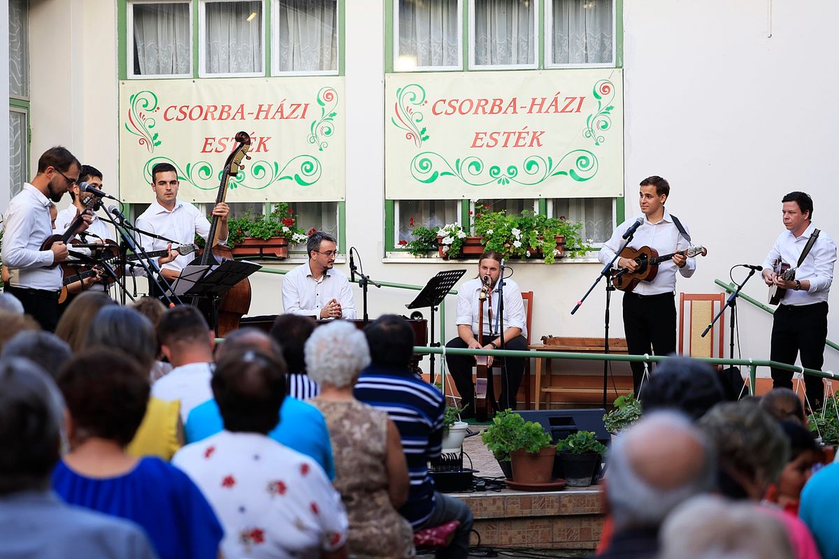 Pendergő tamburazenekar, koncert, Mélykút, 