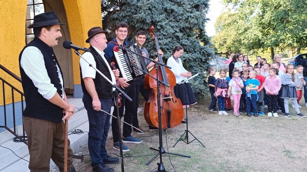 hagyományőrző, családi nap, éneklés