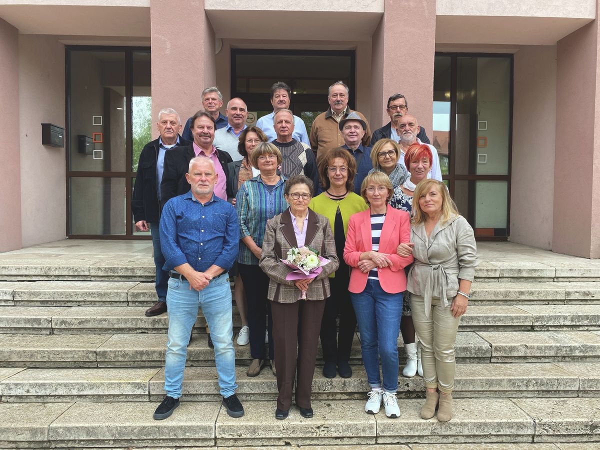 Béke Téri Általános Iskola, osztálytalálkozó, öregdiákok