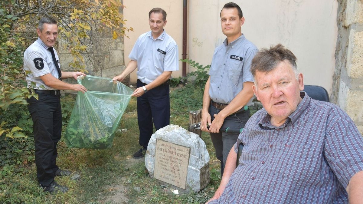 buszsofőr, Romkert, emlékkő, gondozás