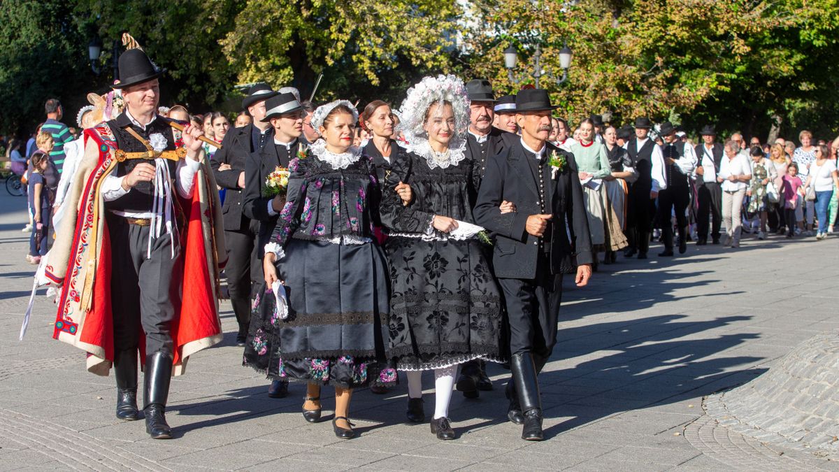 Világraszóló Kiskunsági Lakodalom, Kecskemét, násznép