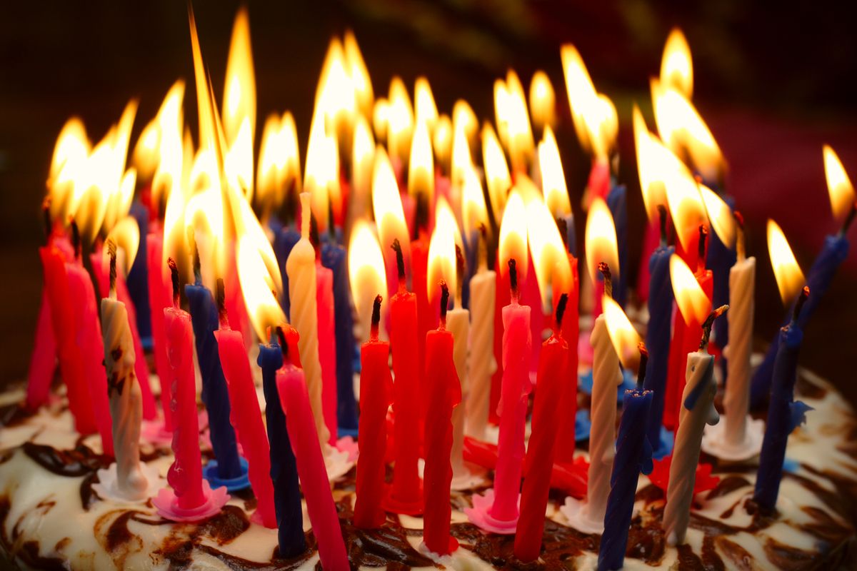 Birthday,Cake,With,The,Lot,Of,Burning,Candles