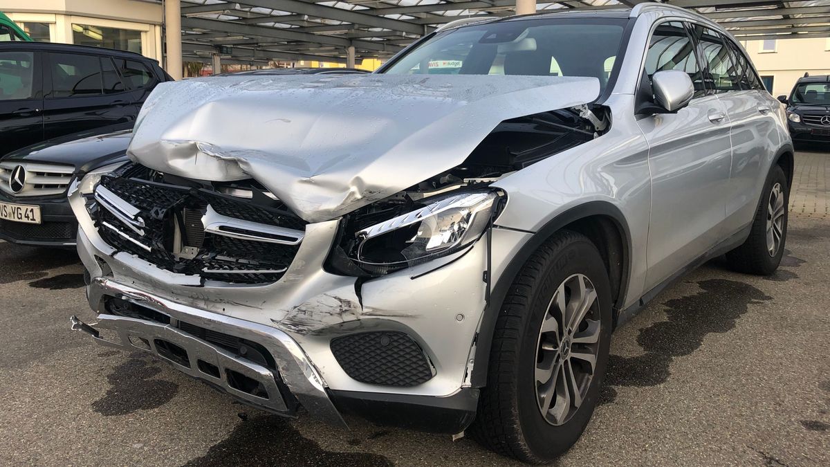 totálkárosra törte, Mercedes-Benz, luxusautó