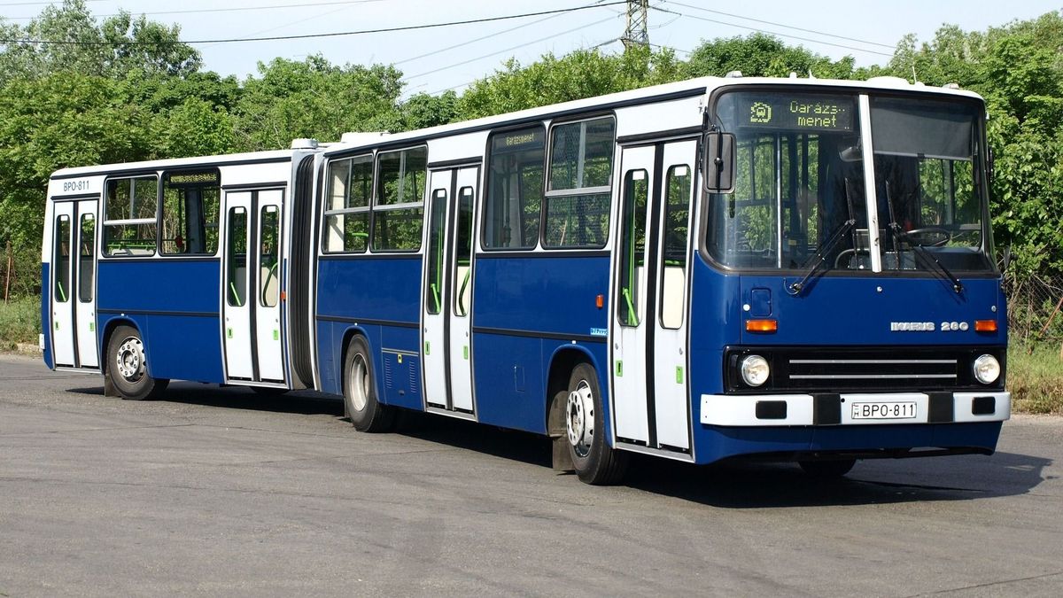 Ikarus csuklós busz, ünnep, jegyzet