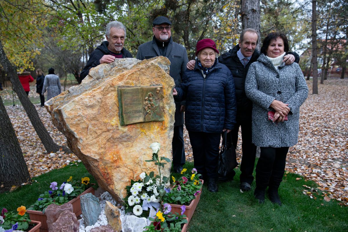 Kocsis Sándor iskolaigazgató, szoboravatás, Kecskemét