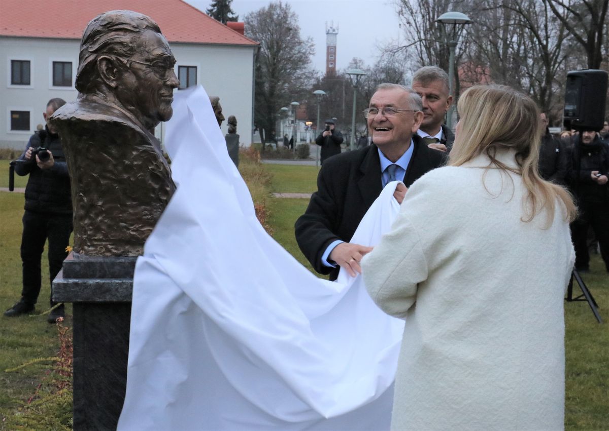 Hungarikum Liget, Csurka István, Lezsák Sándor, Lakitelek,