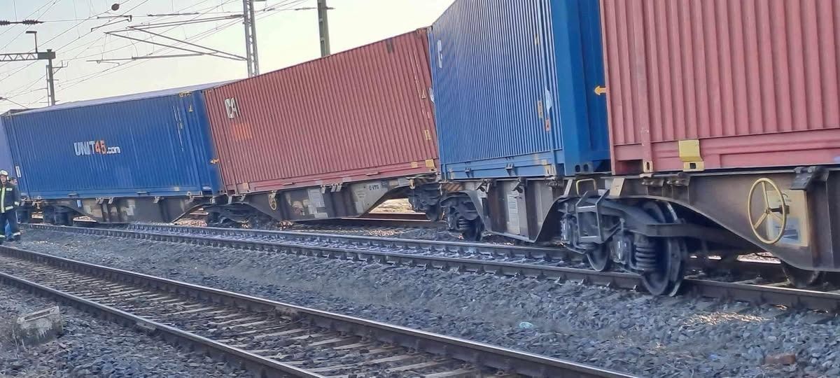 kisiklott vonat, Napfény IC, kisiklott tehervonat, Szeged,