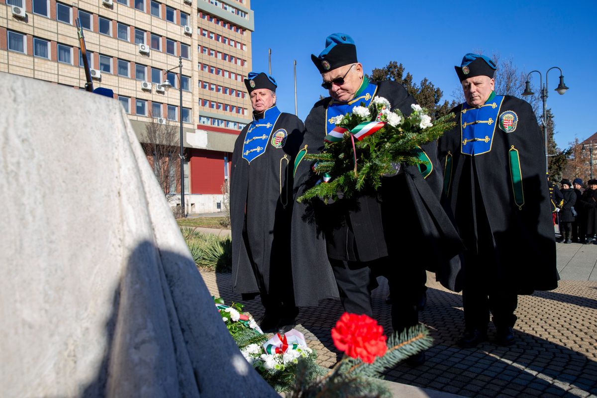 doni emlékmű, megemlékezés, koszorúzás, Kecskemét