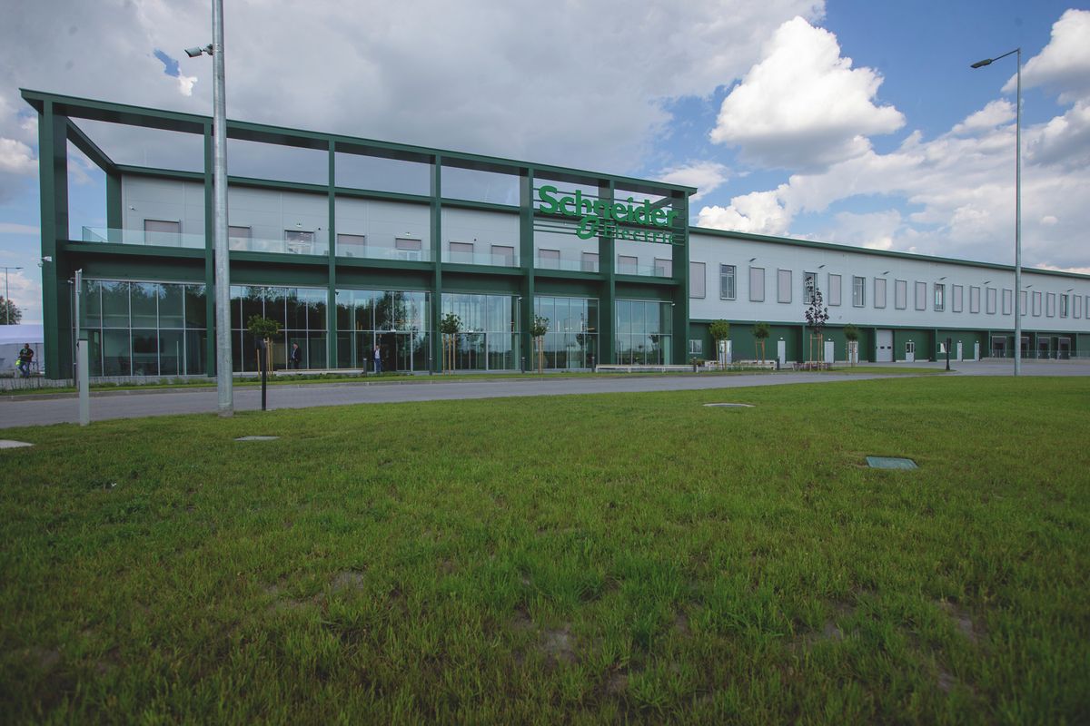Schneider Electric, Dunavecse,