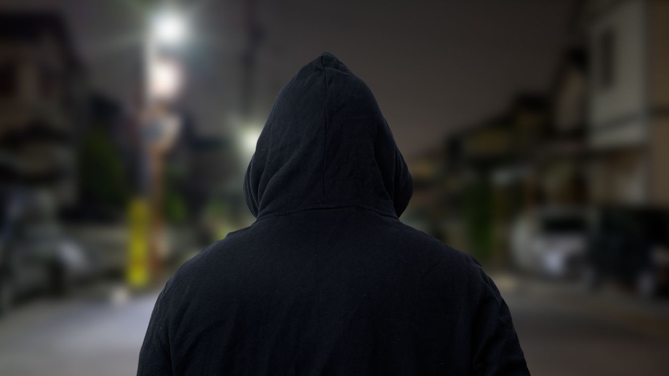 Elkapták a nőket molesztáló miskolci bukósisakos szatírt