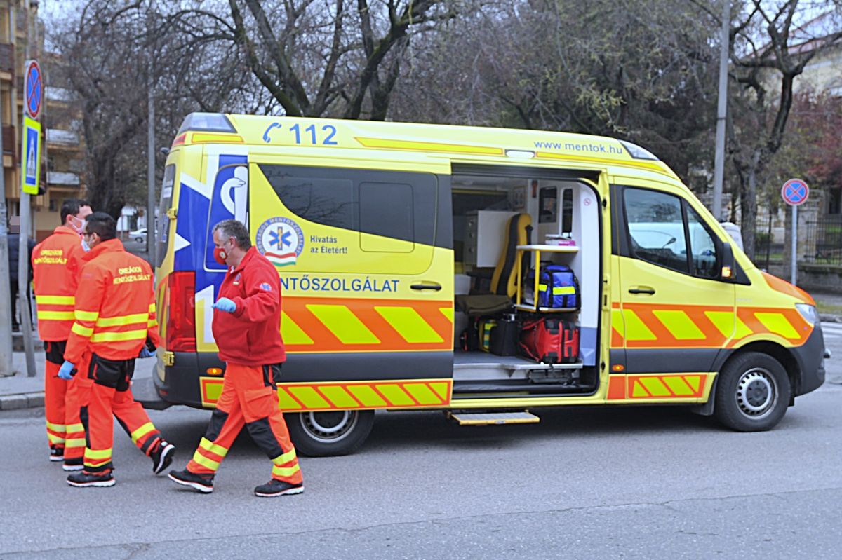 félautomata defibrillátor, életmentés