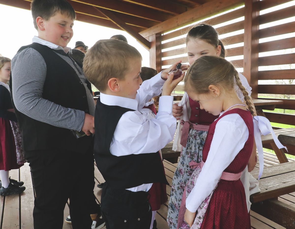 locsolóversek gyerekeknek,