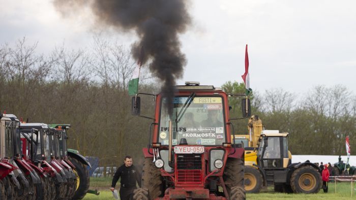 Traktoros felvonulás Jakabszálláson