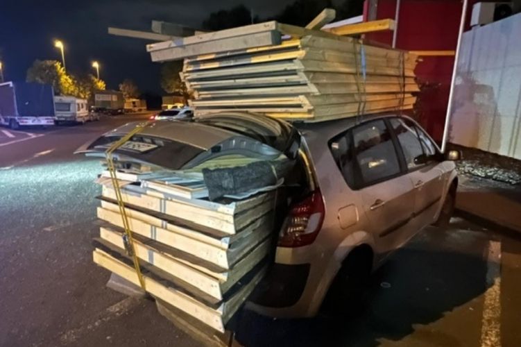 túlterhelt jármű, rendőrség, horrorkaraván