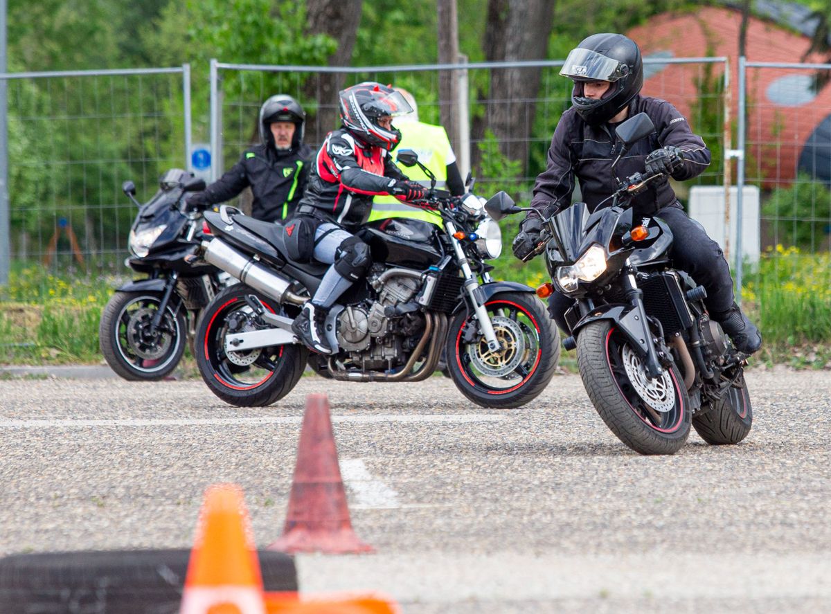 A motoros vezetéstechnikai tréning, Kecskemét, 