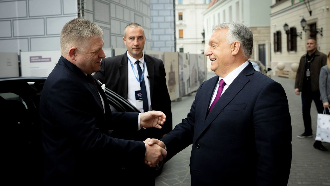 Orbán Viktor fogadta a visegrádi országok egykori és jelenlegi vezetőit